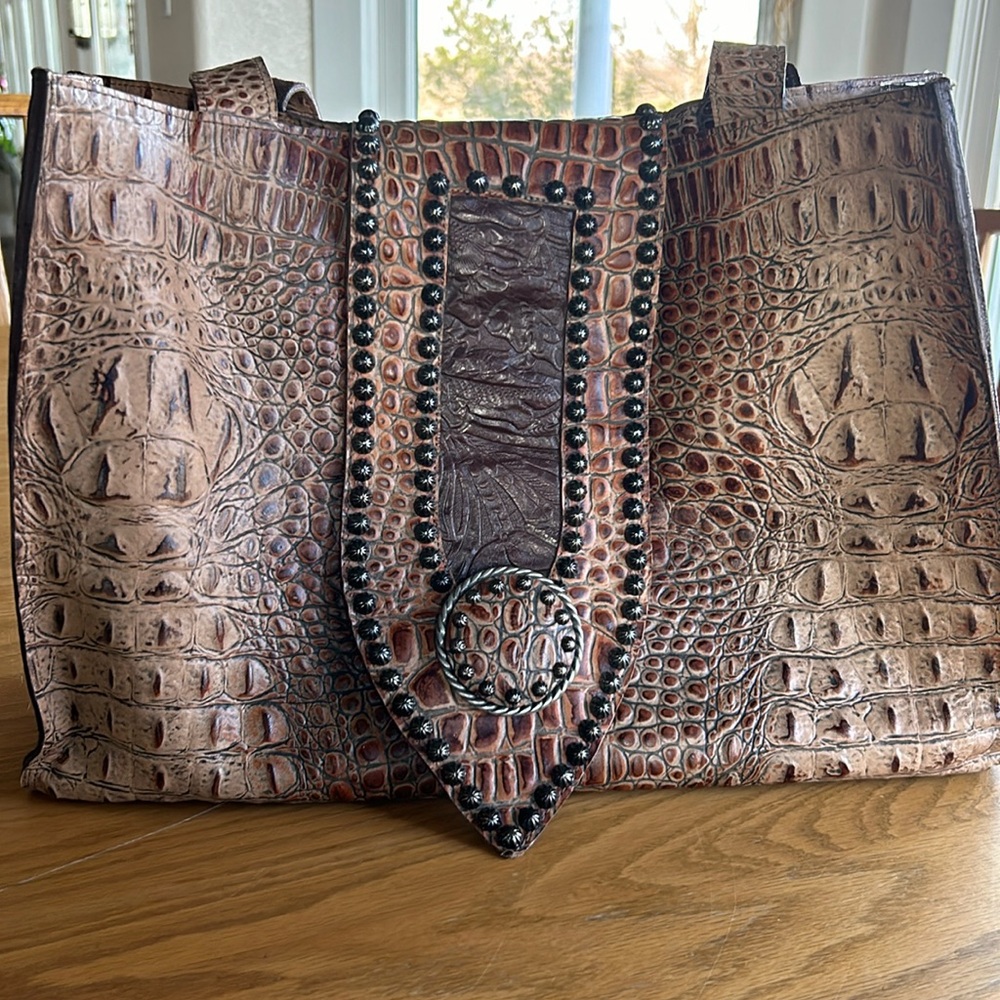 Leather handbag ￼